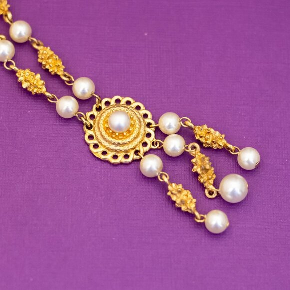 16 inch, Vintage White Faux Pearl Beads Gold Tone Floral Choker Necklace - Q40 - Picture 1 of 3